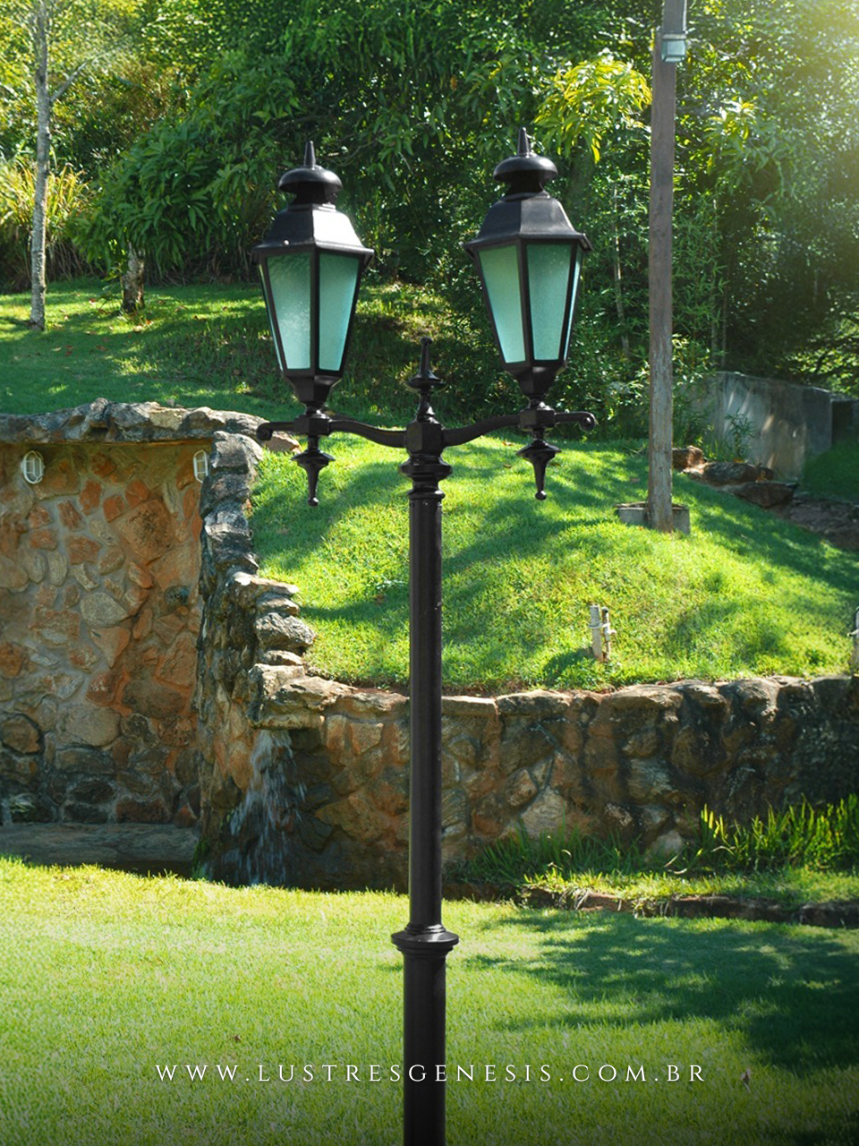 Poste de Ilumina&ccedil;&atilde;o externa Cl&aacute;ssico Retro 2,52m estrutura robusta em alum&iacute;nio fundido para jardim e fachada